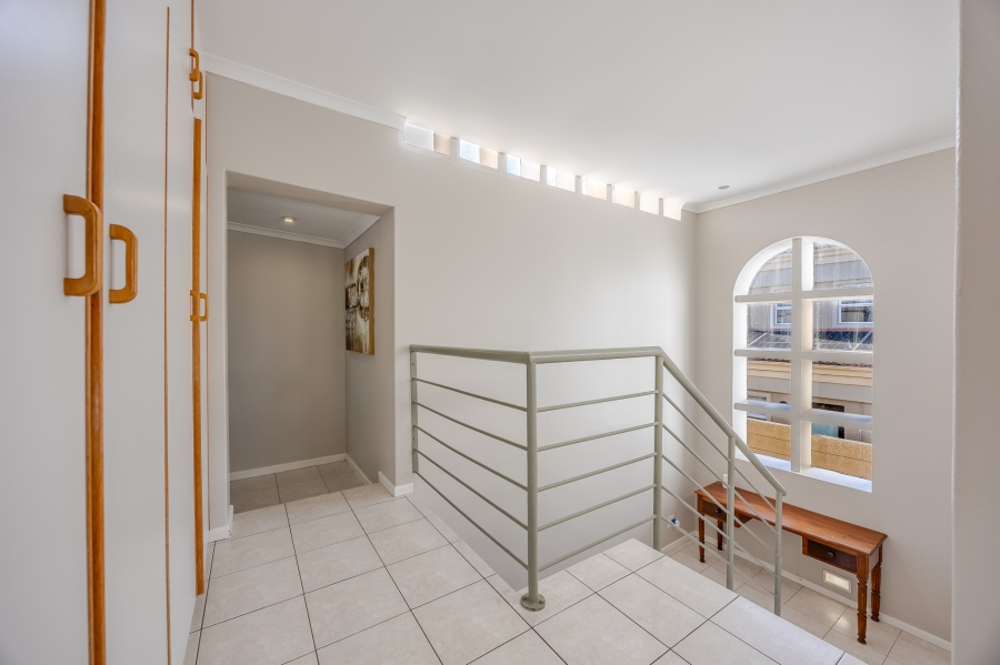6 Bedroom Property for Sale in Vergesig Western Cape